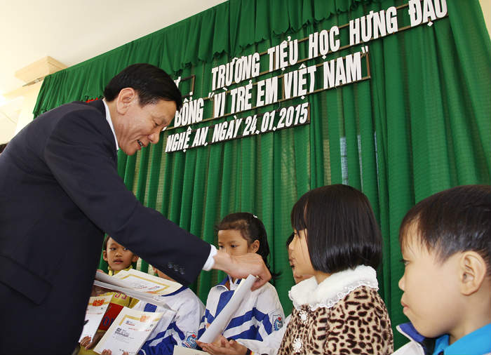Học bổng “Vì trẻ em Việt Nam” đến với học sinh Nghệ An