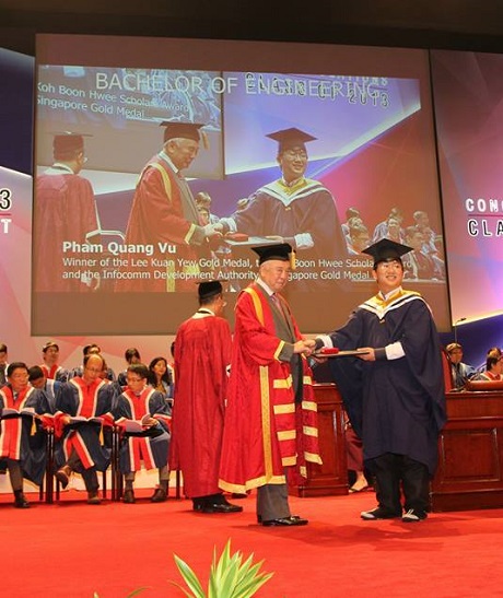 Quang Vũ xuất sắc tốt nghiệp thủ khoa trường NTU, Singpore