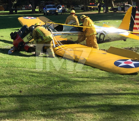 Máy bay của Harrison Ford đâm xuống sân golf