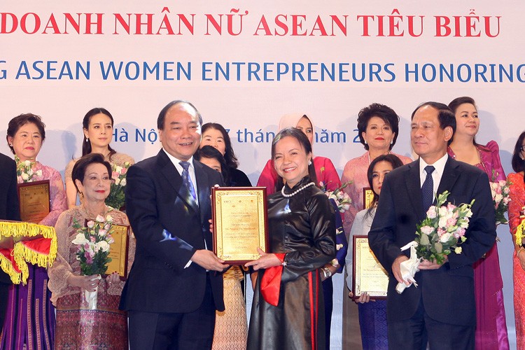 Nguyễn Thị Mai Thanh, REE