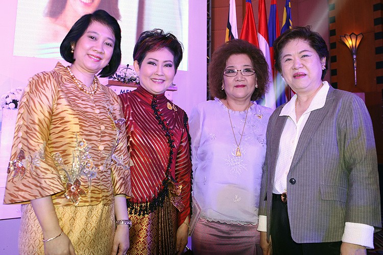 Lễ vinh danh doanh nhân nữ ASEAN tiêu biểu 2015