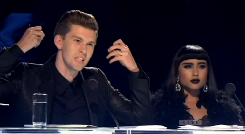 Hai giám khảo X-Factor bị đuổi vì lăng mạ thí sinh