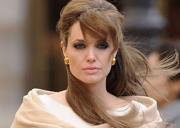 Angelina Jolie truyền can đảm cho phụ nữ ung thư