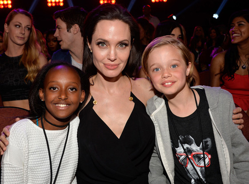Angelina Jolie rạng ngời sau phẫu thuật cắt bỏ buồng trứng