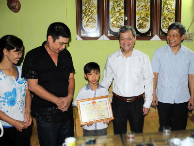 Lãnh đạo tỉnh Bắc Ninh khen thưởng tài năng Đức Vĩnh